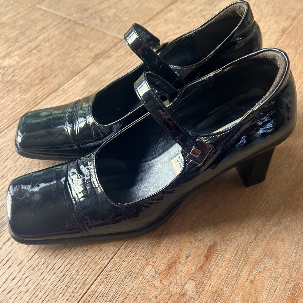 VINTAGE Black Patent Leather Mod Mary Jane Heels 1960s
